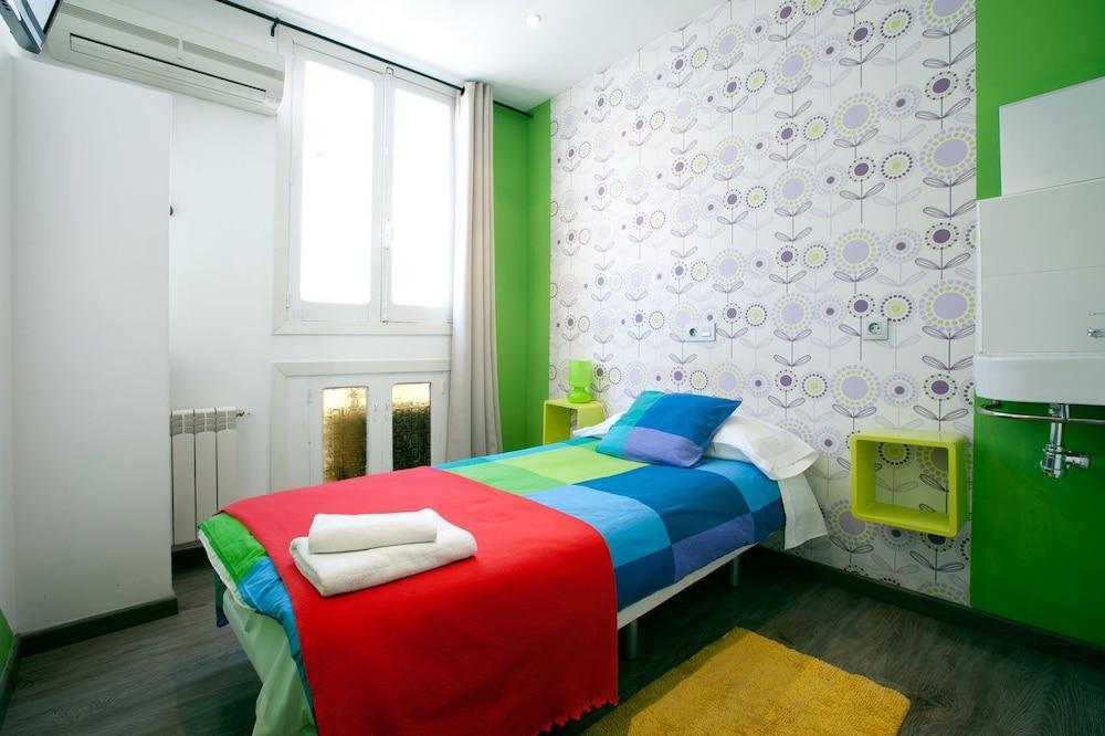 Hostal Abril Madrid Luaran gambar