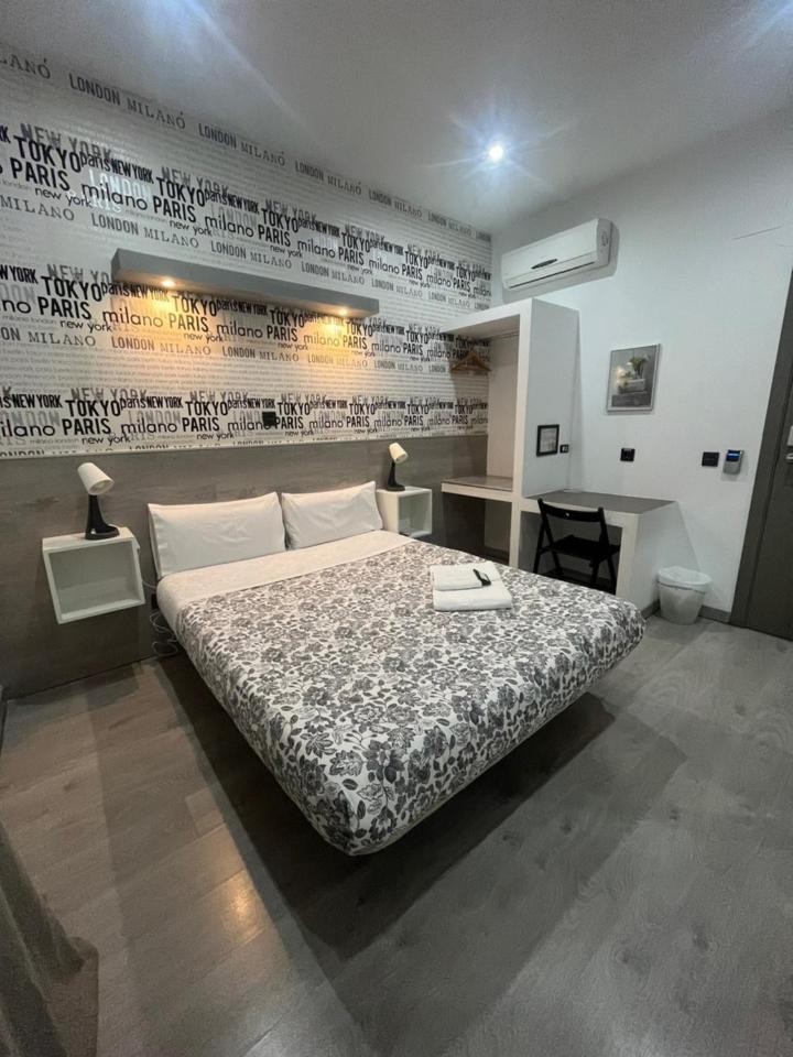Hostal Abril Madrid Luaran gambar