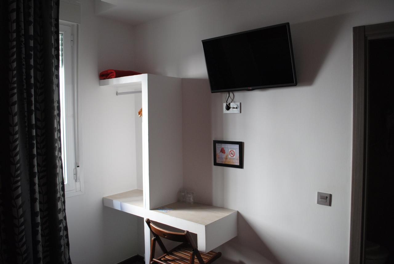 Hostal Abril Madrid Luaran gambar