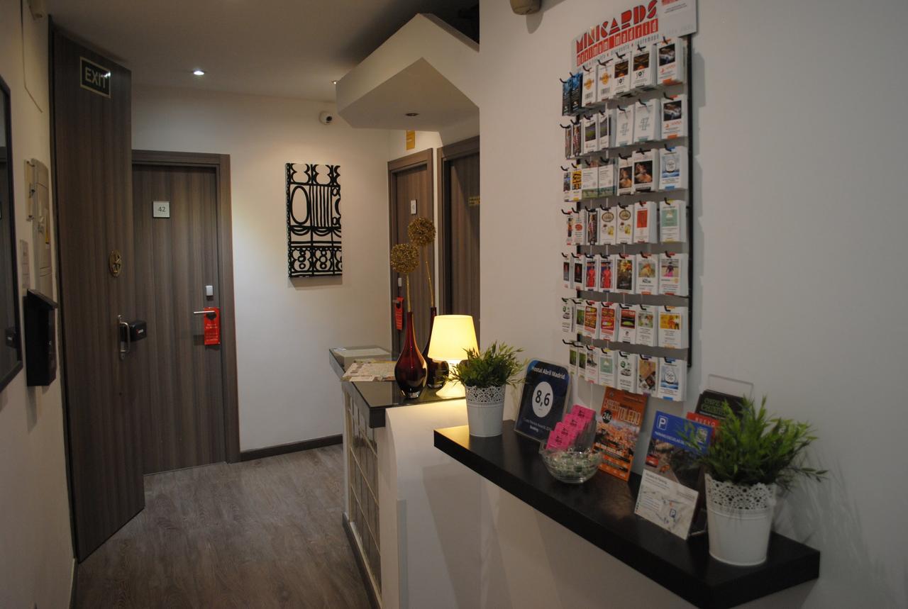 Hostal Abril Madrid Luaran gambar