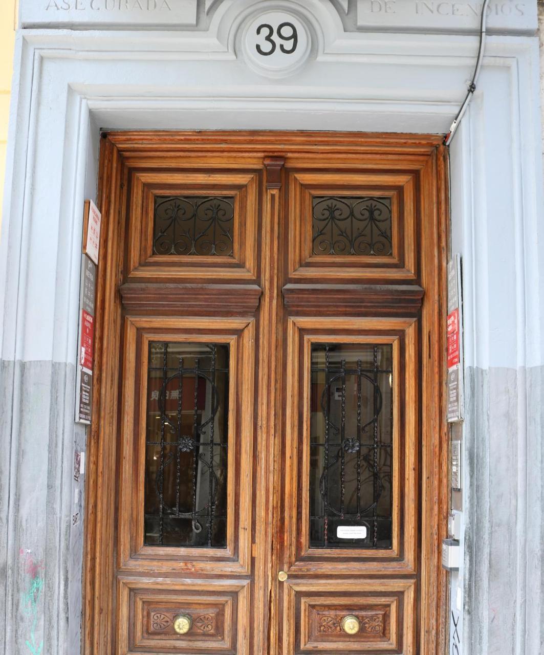 Hostal Abril Madrid Luaran gambar