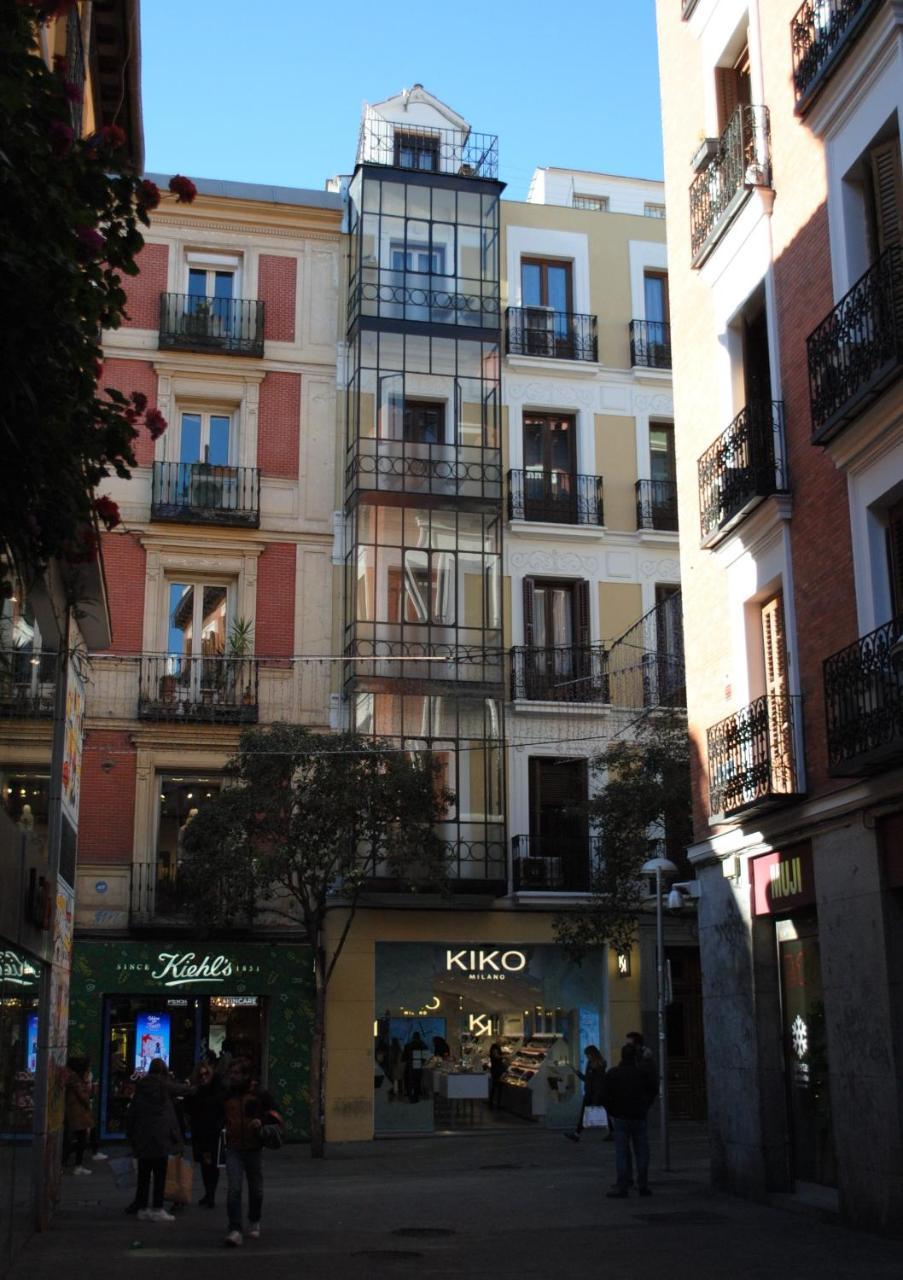 Hostal Abril Madrid Luaran gambar