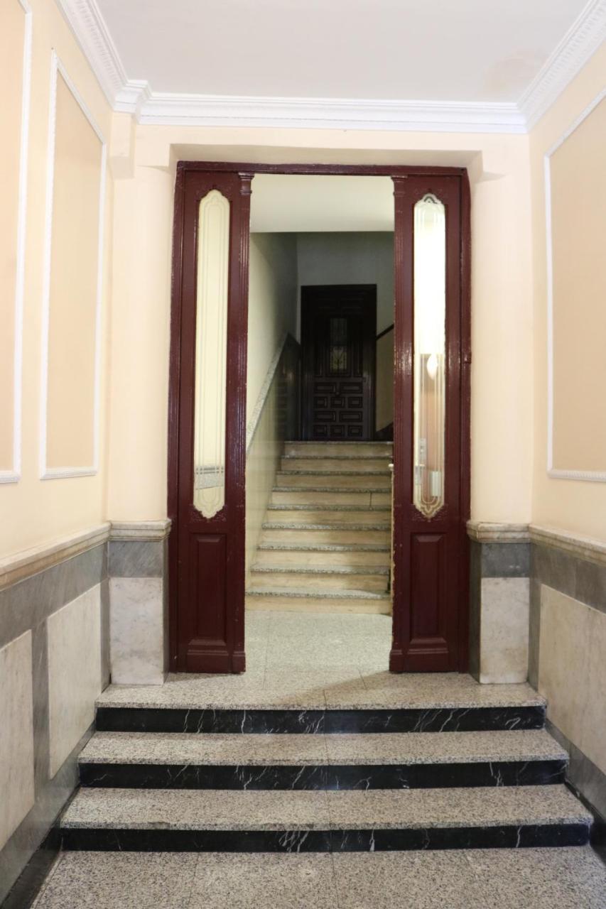Hostal Abril Madrid Luaran gambar